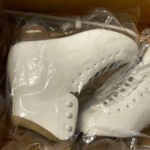 Whitney Lake Placid ice skates- NIB!